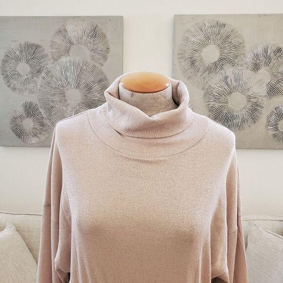 ✨ FREE PEOPLE ✨ Glam Metallic Shimmer Turtleneck Sweater - [Medium in Champagne] - Picture 6 of 13